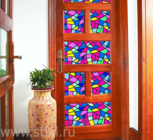 Декорирование стекла пленкой - дверь с цветной мозаикой
